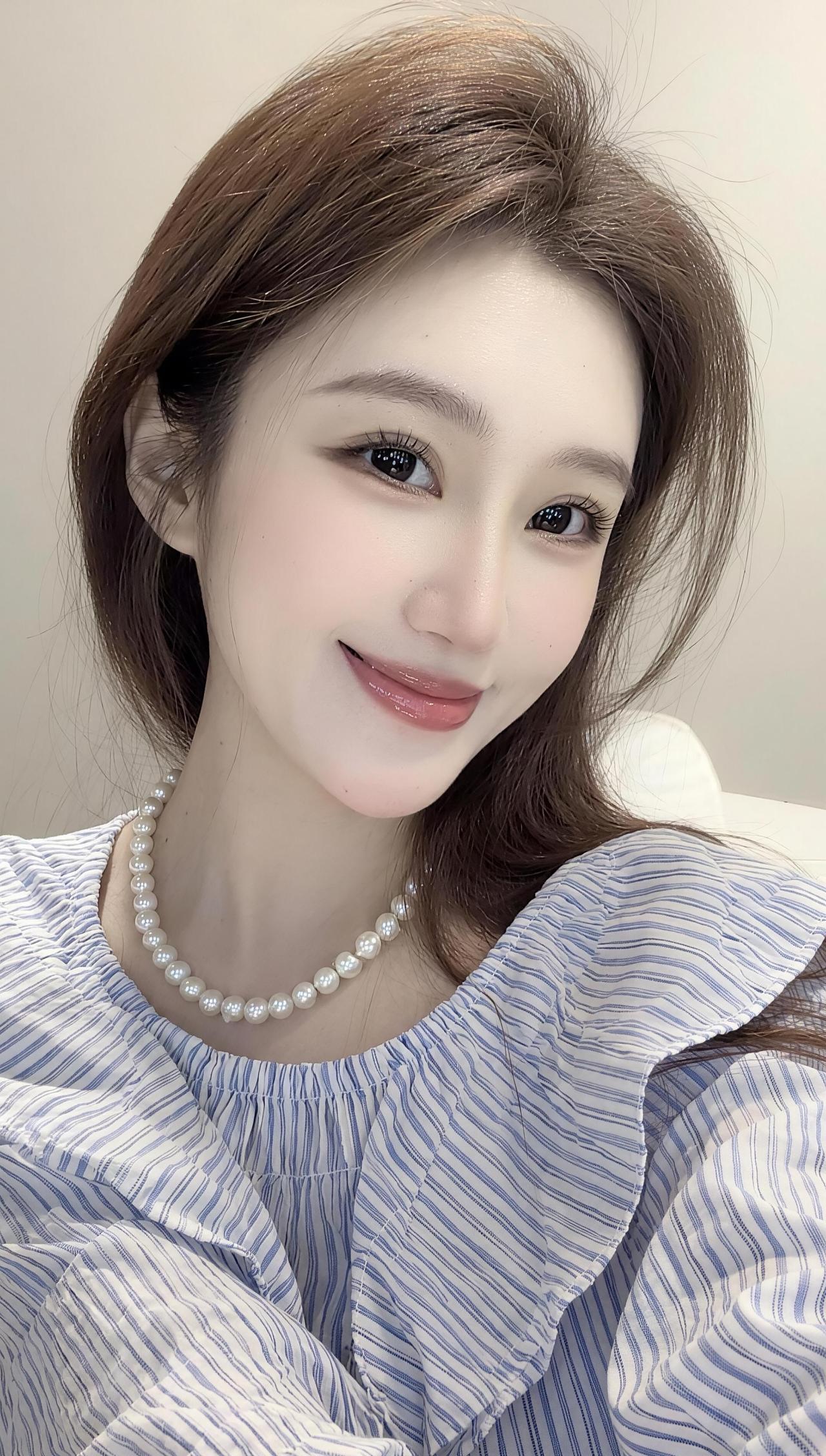 对小众风的偏爱，也是对不被定义自己的偏爱。不要把美丽留给明天，今天就穿出最美的模