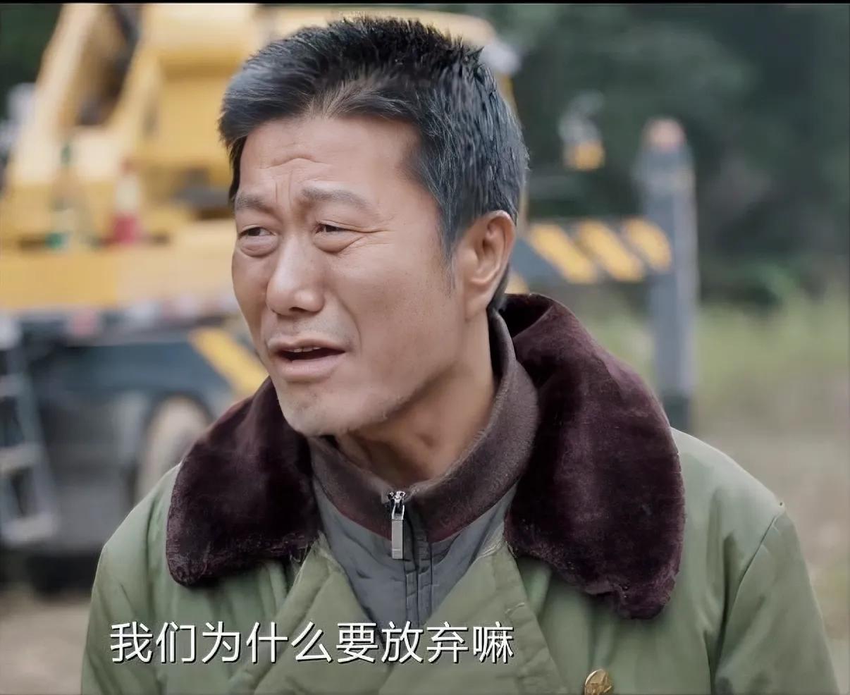 没想到《平凡的世界》里的孙玉亭也当上刑警了！
那个天天喊着革命口号的孙玉亭，当上