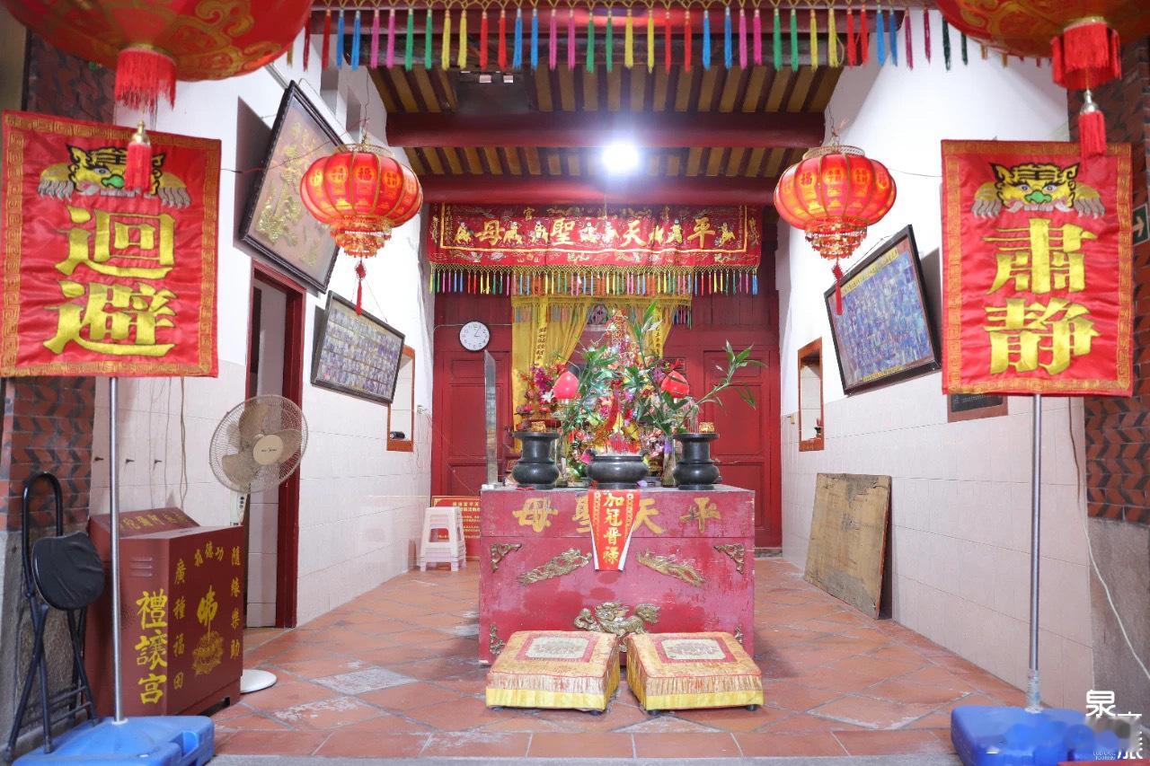 解锁泉州古城的烟火日常 忠义巷在东街南侧东端，巷内曾有北宋名臣苏缄的义第，宅前立