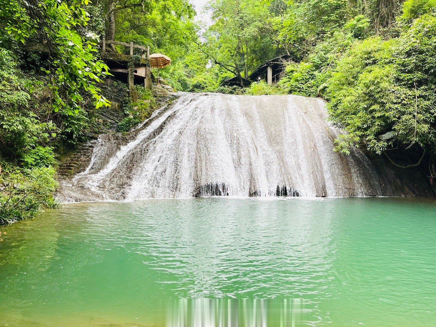 【古东瀑布层层叠叠、形态万千！#记录旅行##攀爬桂林古东瀑布意趣盎然# 】广西桂