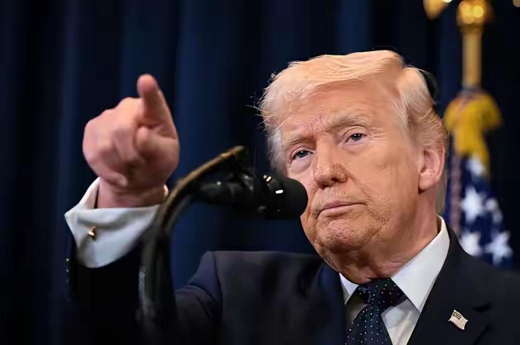 特朗普对伊放狠话 又称美伊在接触
 
北京时间3月13日，特朗普接受采访时对伊朗