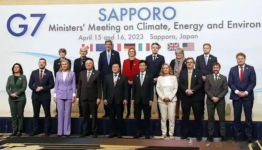 路透社8月15日：
美国正准备告知数十个国家，人工智能竞赛中必须选边站队。如果加