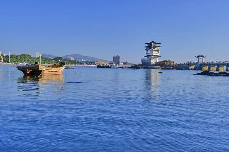 放生大米你听说过吗
11月20日，辽宁葫芦岛一处海边码头发生一起让人匪夷所思的事