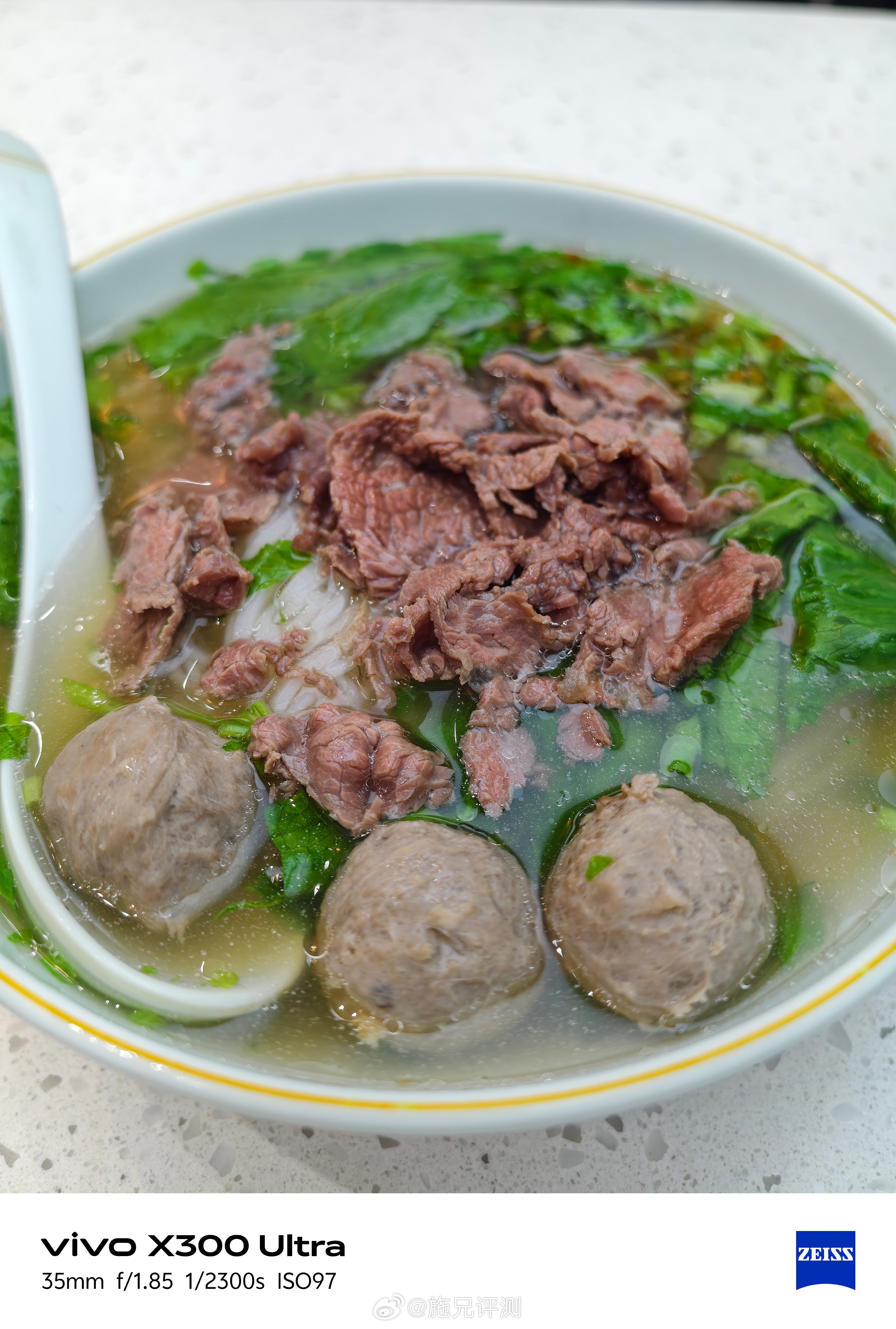 20一碗的潮汕牛肉+牛肉丸粿条，牛肉是真的，牛肉丸吃不出来是牛肉还是猪肉，反正没