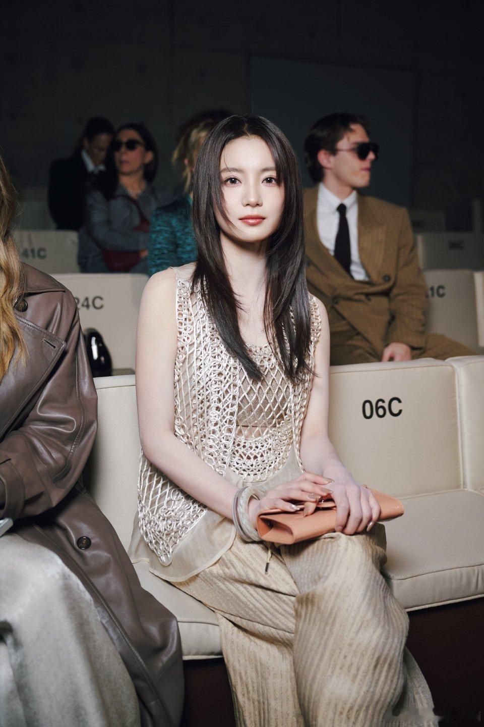 张雅钦米兰时装周首秀张雅钦扛住了g社镜头 张雅钦米兰时装周首秀太惊艳！直面G社高