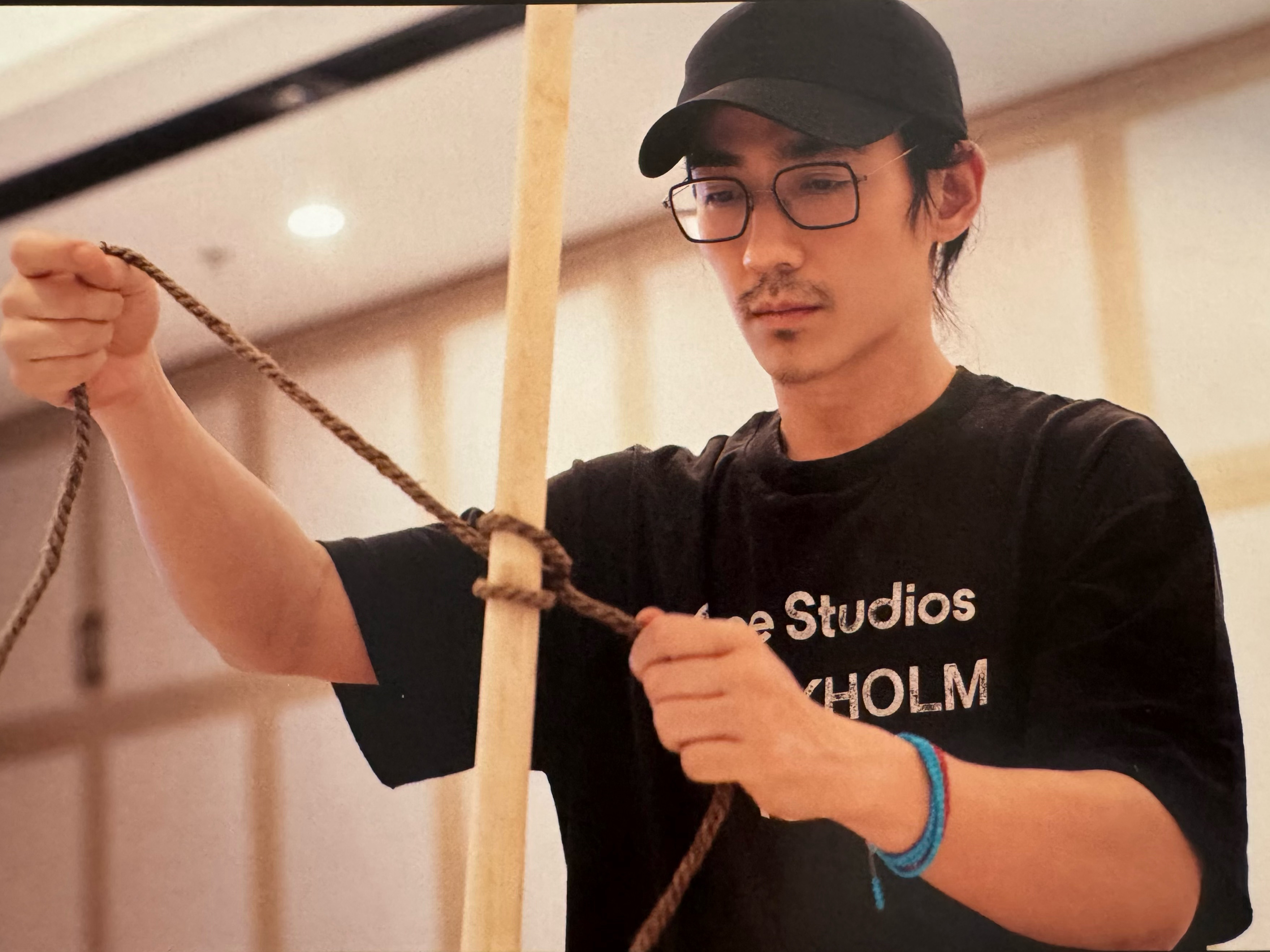 朱一龙  说是书里的没什么印象了，翻箱倒柜20分钟找到了朱一龙