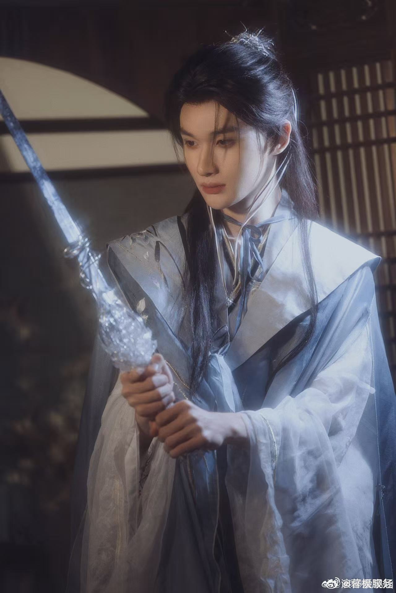 余宇涵翻唱刘亦菲ost 挖到宝藏翻唱单曲，余宇涵清爽嗓音中和了曲调的柔软，演唱真