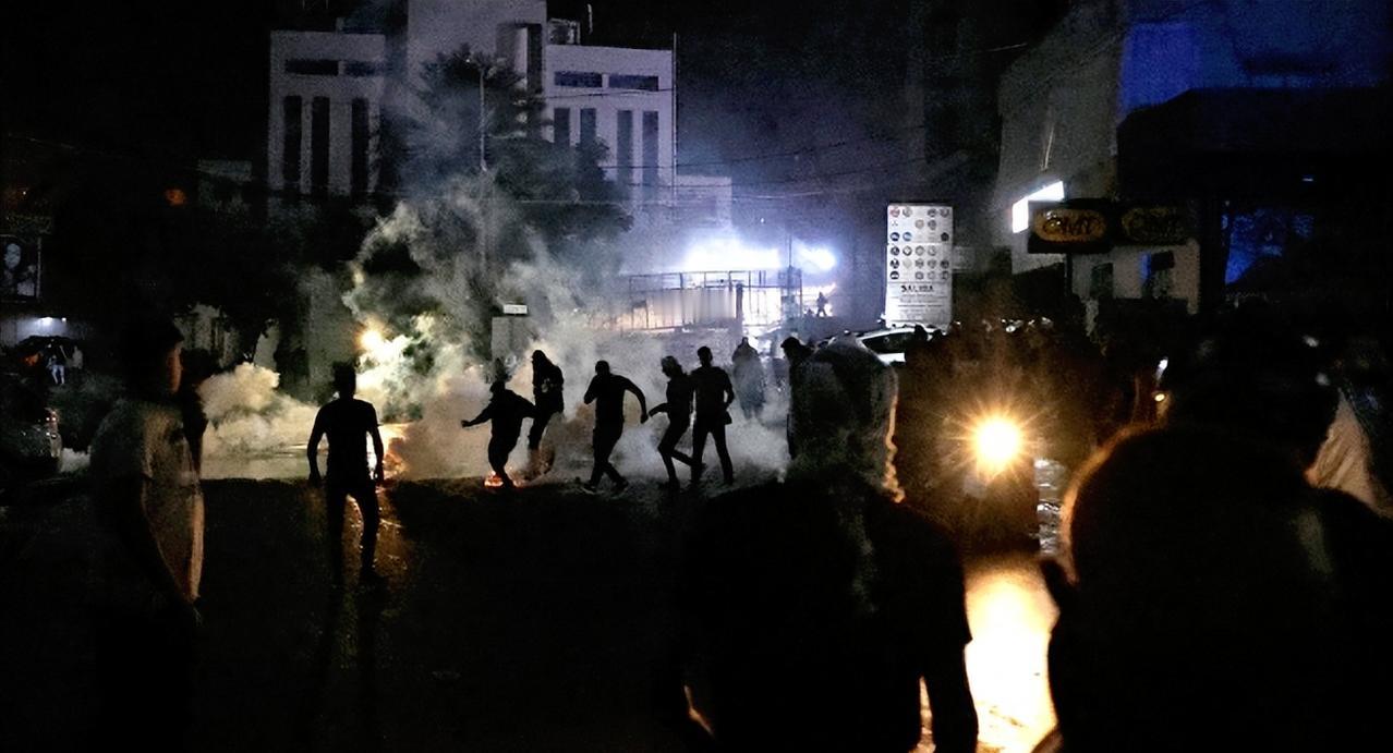 美以罕见的沉默！伊朗安全部门直接雷霆出手，一口气抓了15个带头搞事的骚乱头目，没