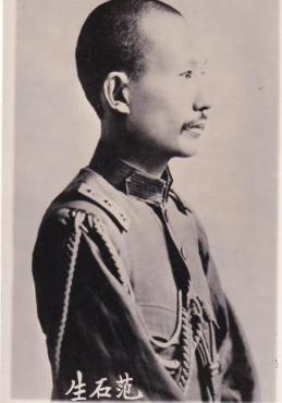 1927年，朱德带800残兵被上万国军围死，他给对面俩军长写信：我是你大哥，结果