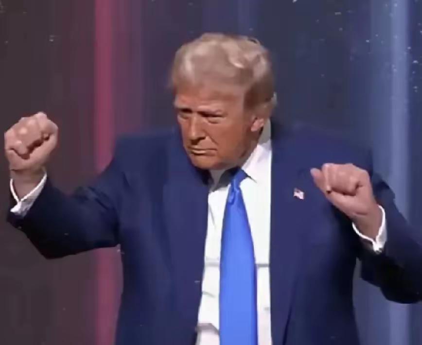 特朗普又双叒叕接受采访了。这次他提到中美的关税应该是“对等”的，他说目前中美的关