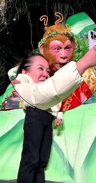 我跟你说，今天这事儿，离谱到什么程度？
连猴都给整不会了。
真的，一只见过大世面