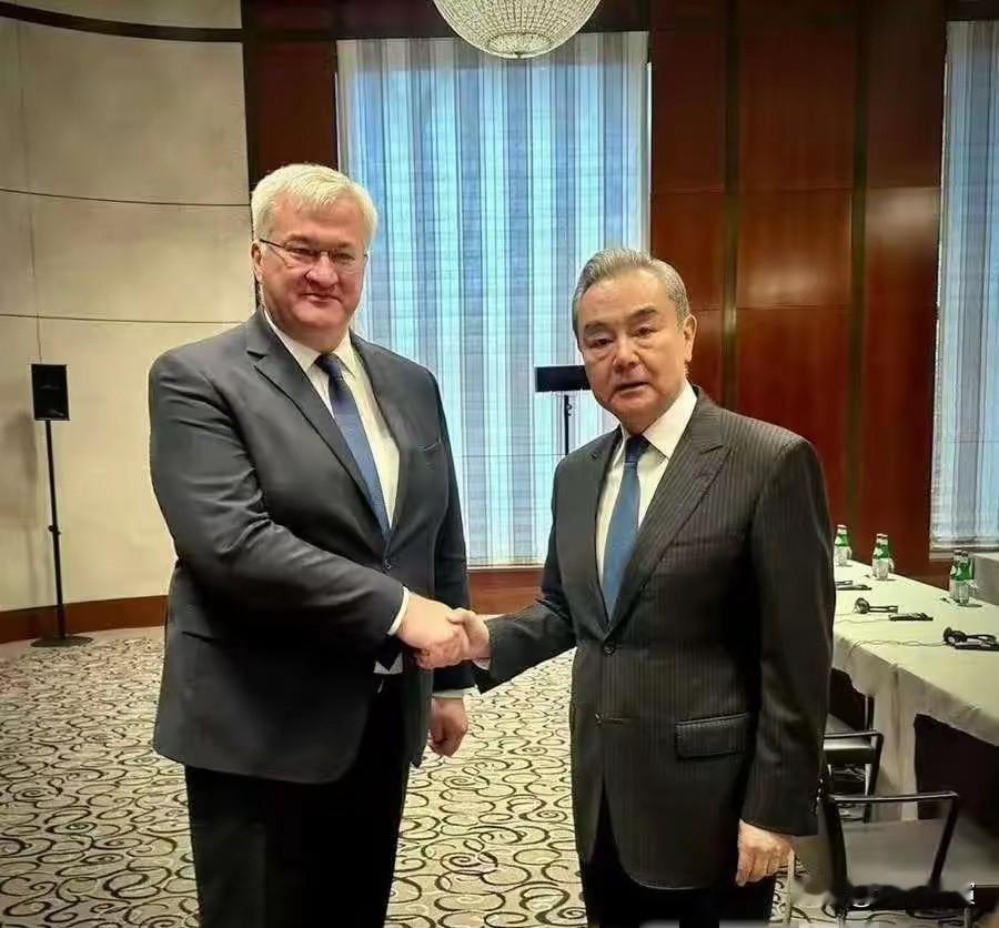 雪中送炭，中方将为乌克兰提供能源方面人道主义援助。

2月13日，乌克兰外长正式