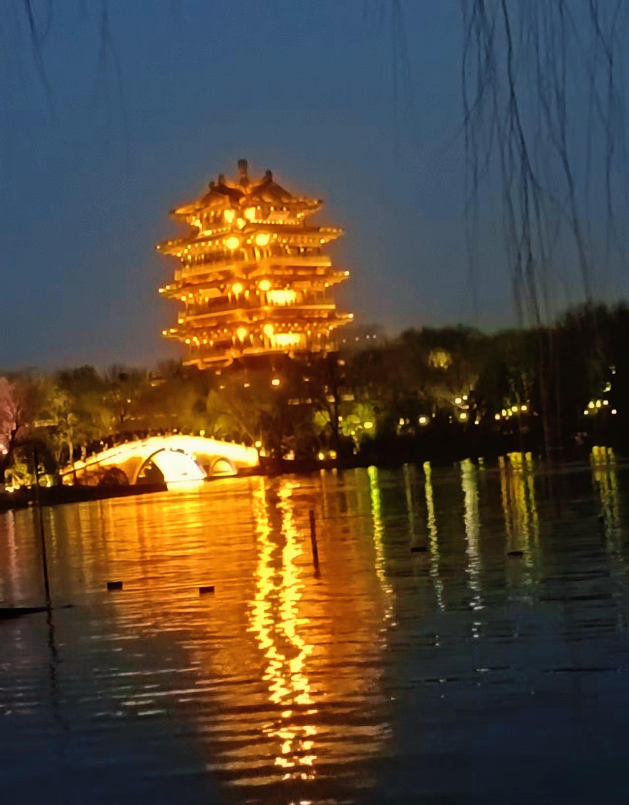 拍一张你所在城市最美的风景照片友友们猜猜我们的城市，看这美丽的风景。