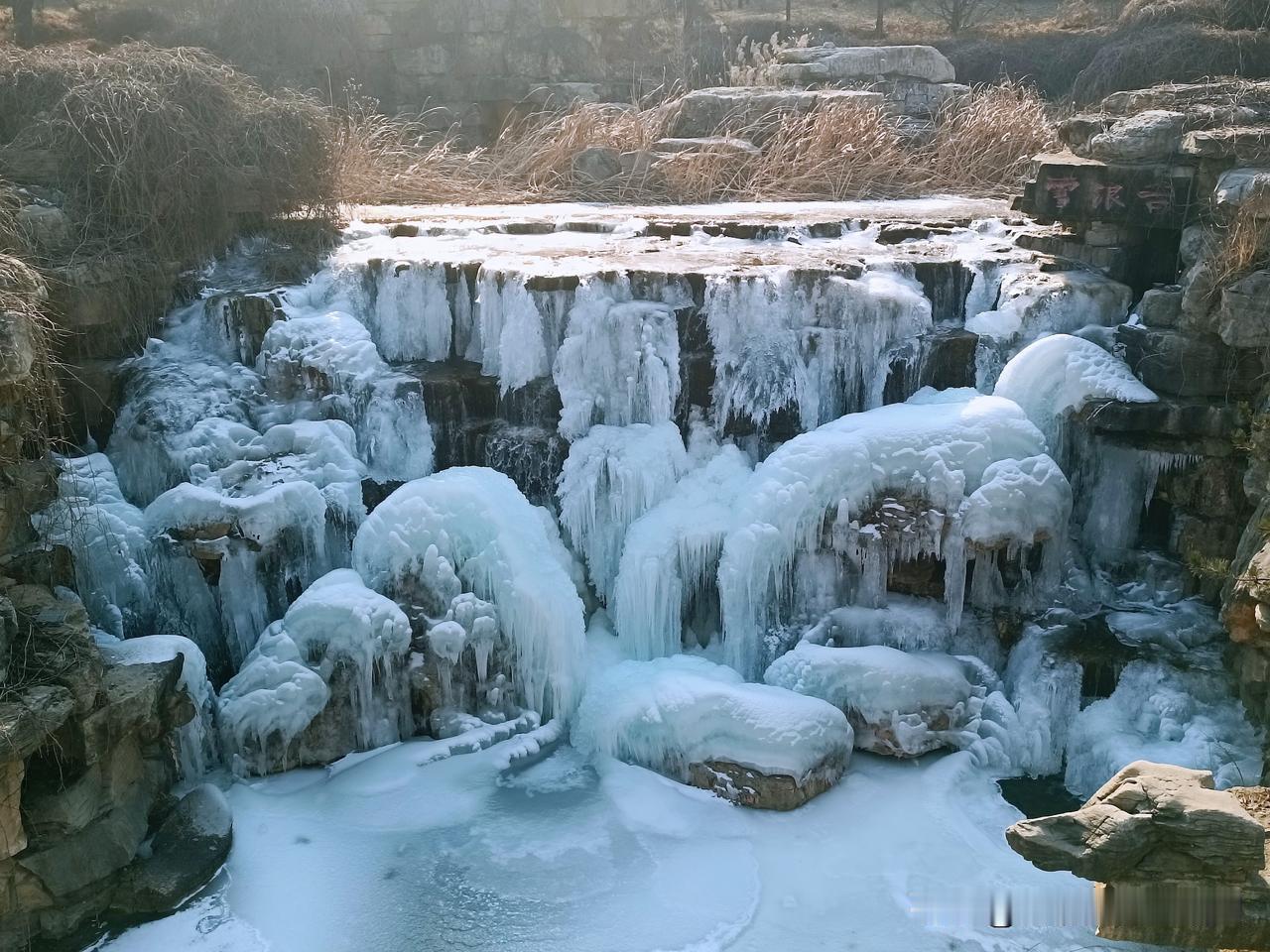再次踏足翠屏山迎宾馆！
雪浪谷的冰瀑晶莹剔透，似将流动溪水瞬间凝固，满是冬日童话