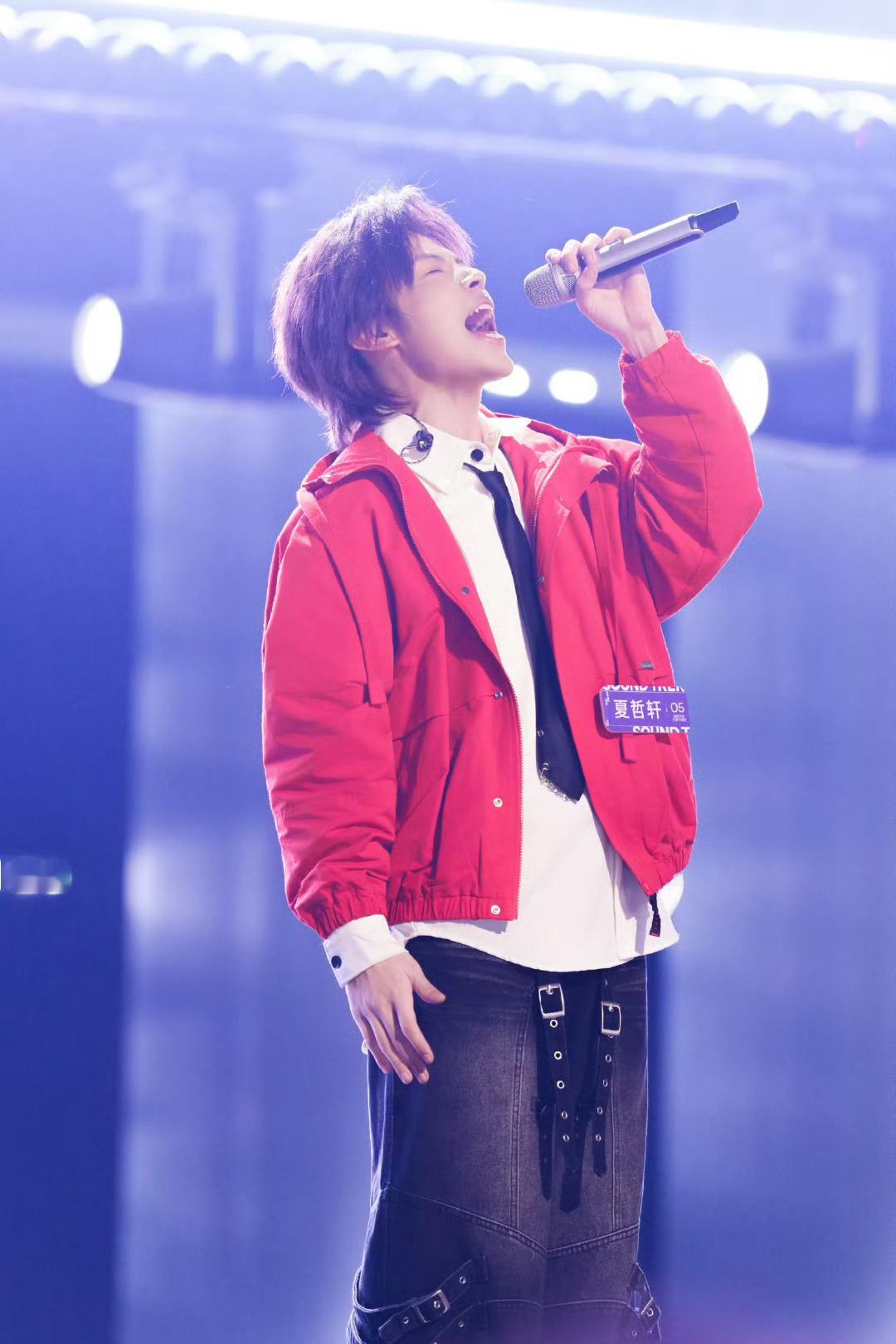 华晨宇复活声鸣远扬选手夏哲轩，欣赏有才华的选手，愿意为别人提供机会，花花真的很棒