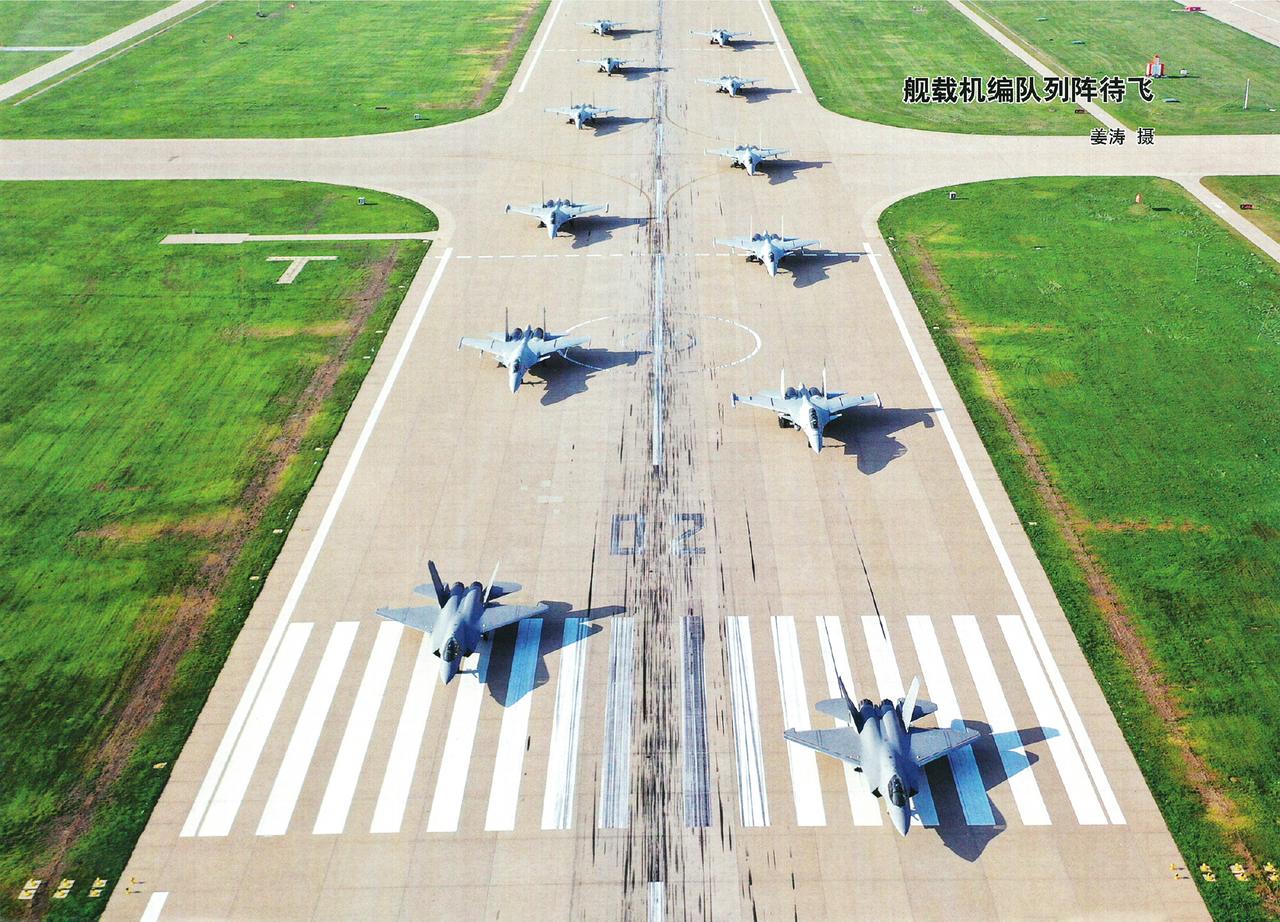 “大象漫步”，舰载机编队好评。
2架歼-35隐形战斗机、10架歼-15T战斗机，
