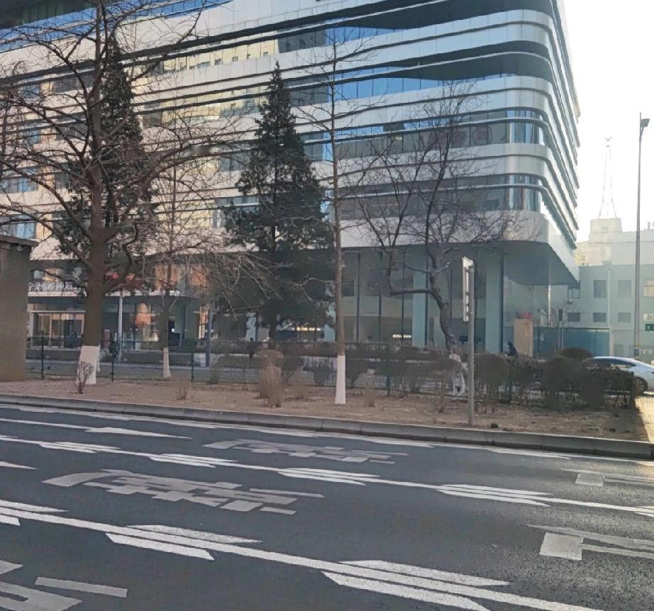 26号就是手术的眼睛3个月了。
        复查去的沈阳的一家私企眼科医院总