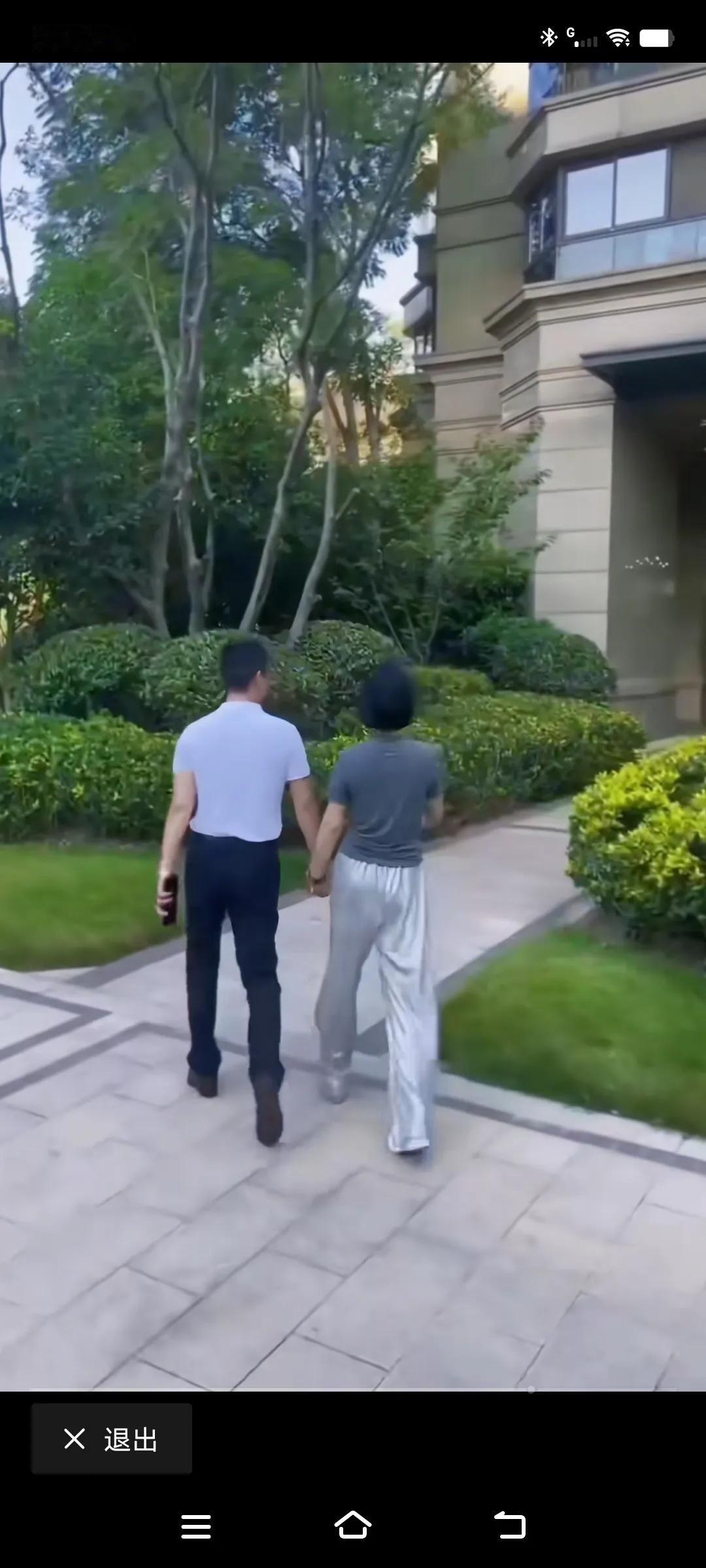 树上的鸟儿成双对，地上的夫妻把家还！一看就是富人区，不是一般人住的起的！哈哈，羡