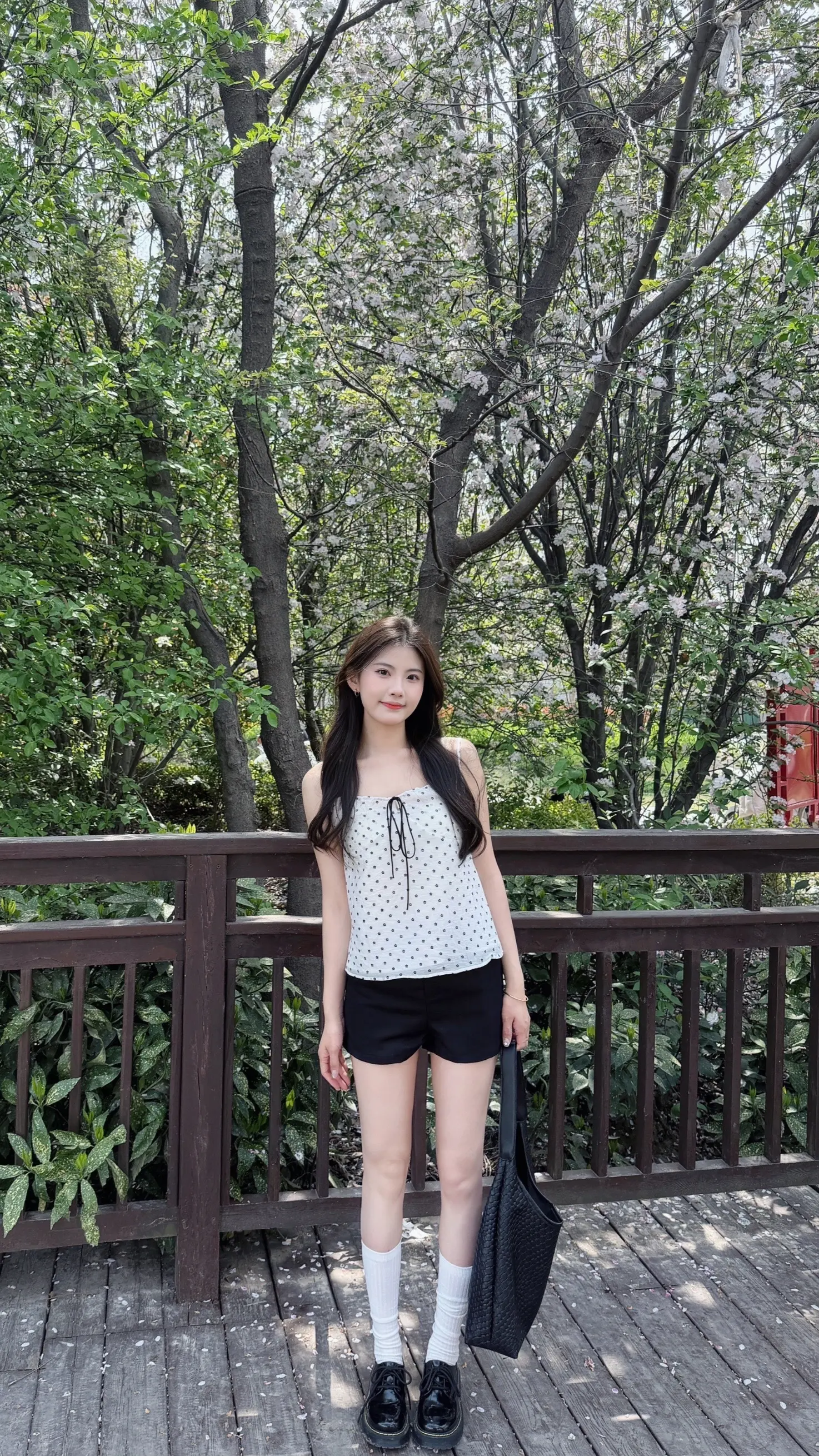 我不会觉得任何一个女生比你可爱 如果有 那就是明天的你