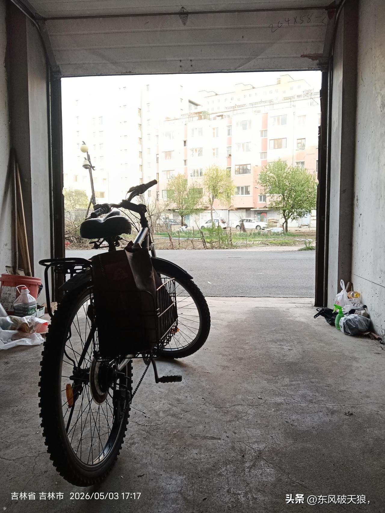 空调没装上先赔600元，捡废品老人拿走包装箱，这样不讲道德没有素质的人还值得同情