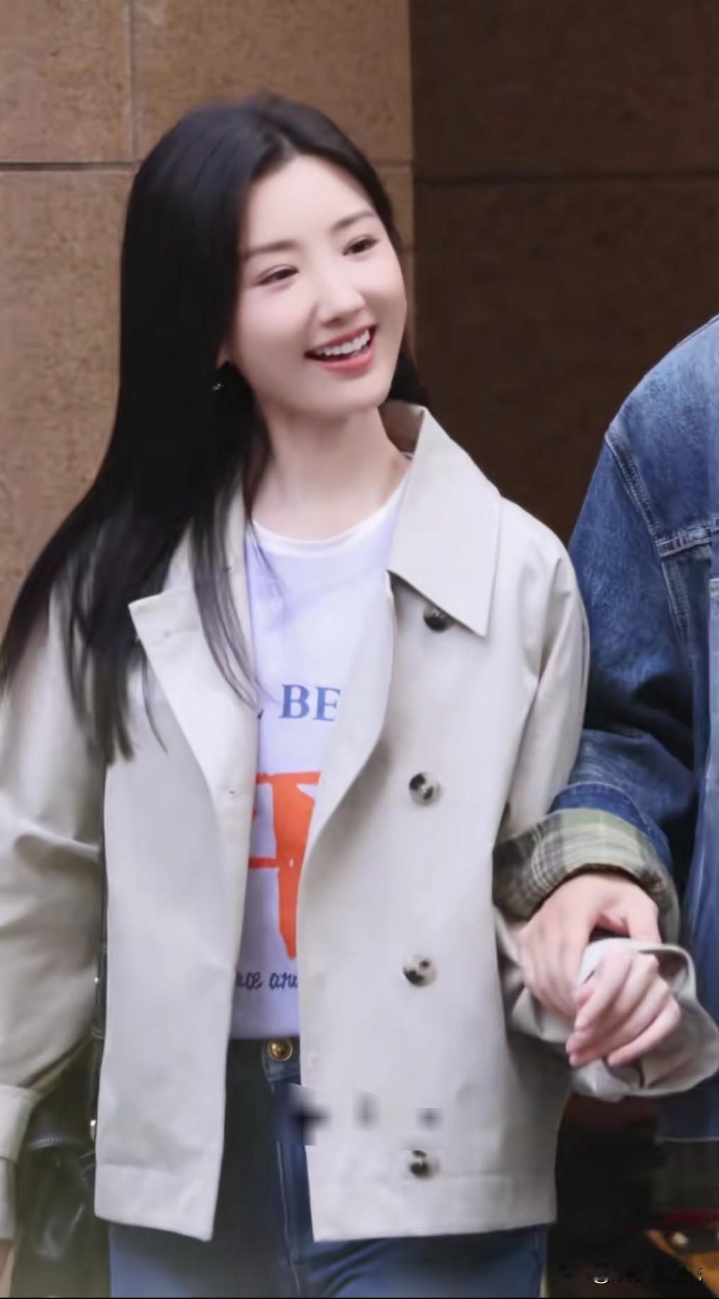 37岁毛晓彤依旧元气满满，不愧是逆境生长的女星典范，永远是那么萌萌的，她演技出色