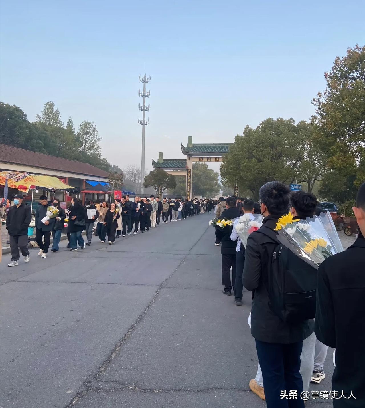 之前低估张雪峰这个人了！

本以为大家和张雪峰素未谋面，只会在网上悼念一下，没想