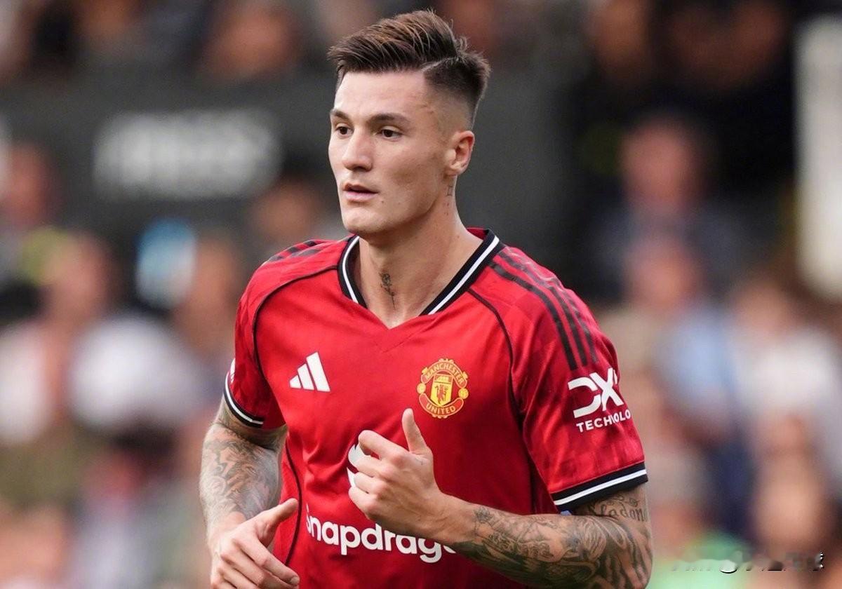 关于本杰明·舍什科在曼联的真实表现，以下是客观评价。
自加盟以来，他共参与14场