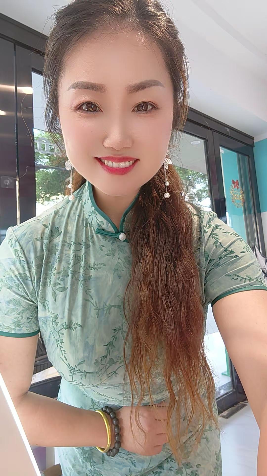 🌸端午安康～今日份优雅是旗袍给的✨果然，喜欢的事物就是能让人心情变好呀🥰