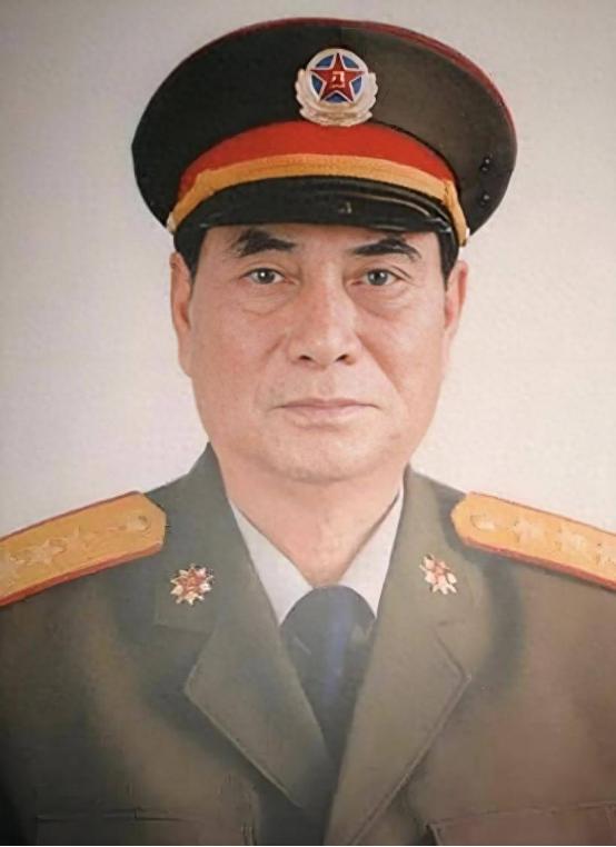 1990年广州军区司令员张万年，调任济南军区司令员。军委领导集体找他谈话，听取他