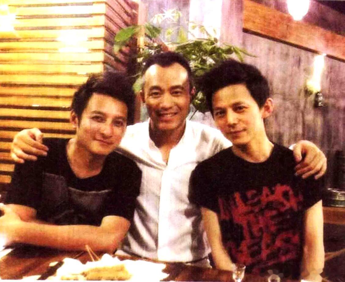 维嘉因为何炅选播音主持专业1994年一场少年相遇改写人生轨迹，维嘉因遇见何炅心生