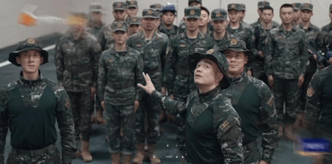 第一次觉得杨烁这么萌咱就是说，杨烁在新剧《猎豹》里太有料啦！反差萌拉满，前一秒还