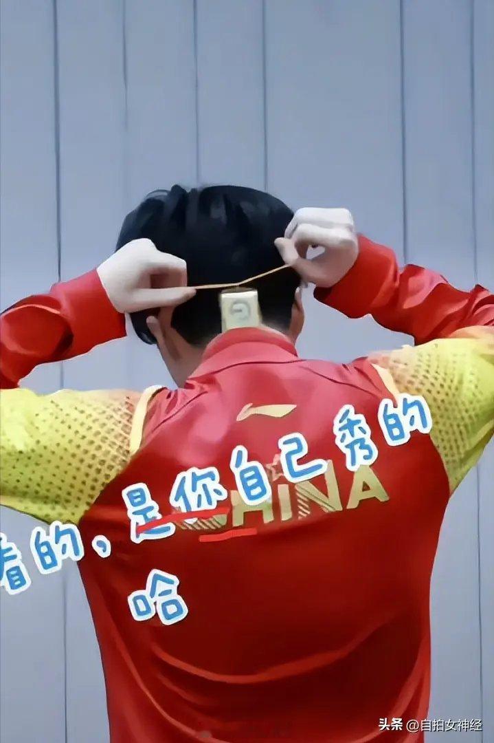 全网网友都在猜福冈比赛王楚钦带的是什么？有人说是护身，有人说是玉。有人说是新的装