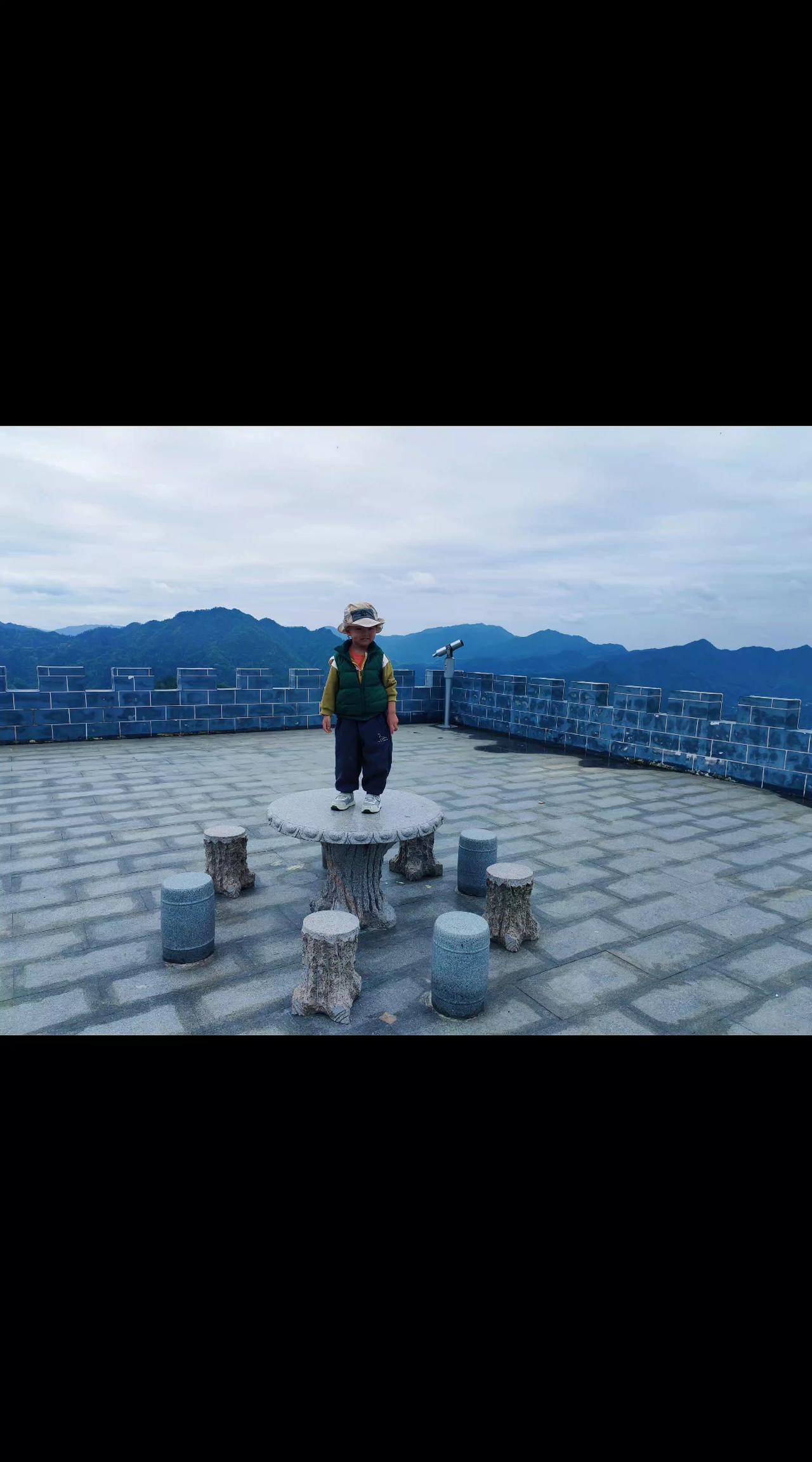 遛娃来到观景台记录我的生活 原创视频 上热搜