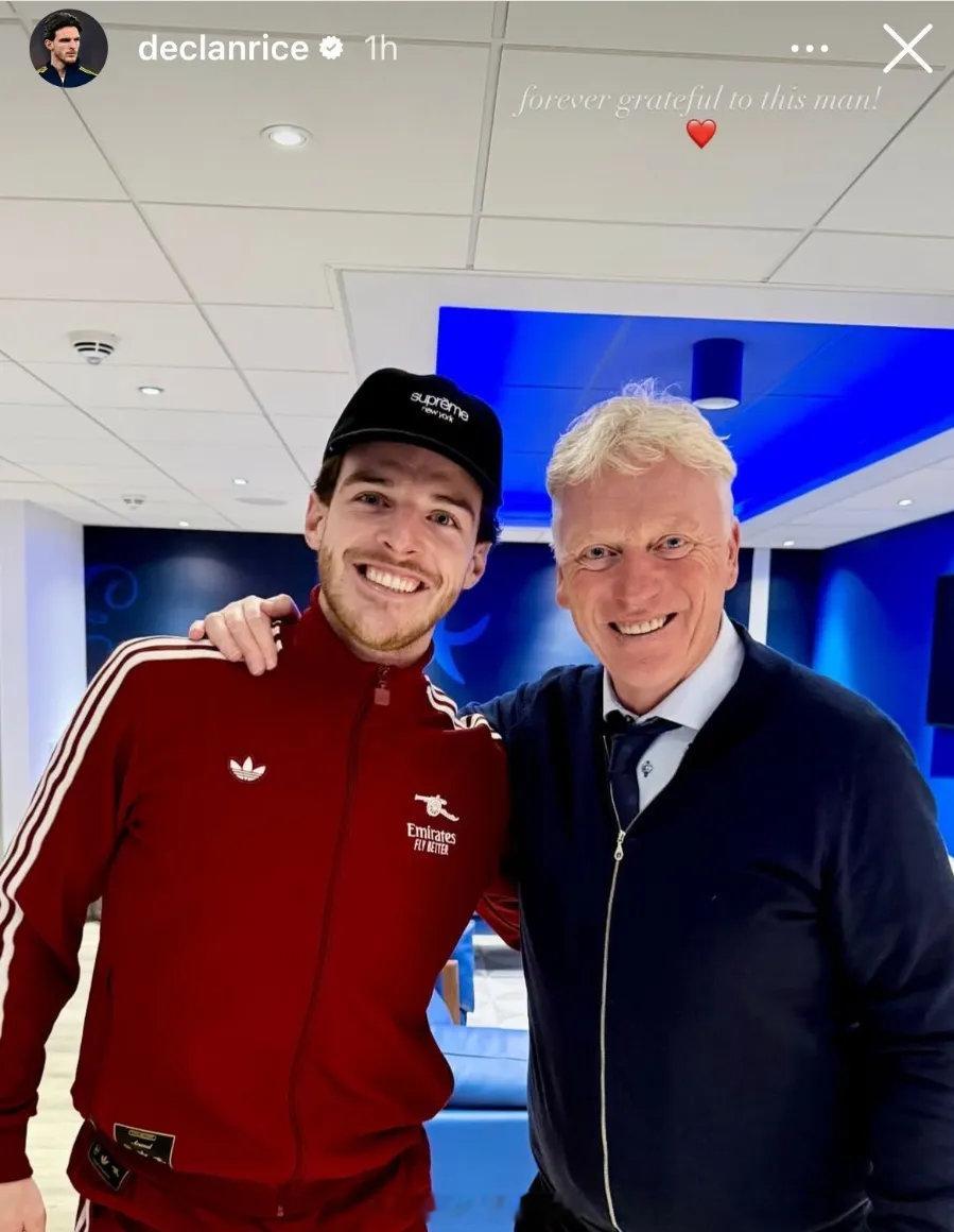 赛后赖斯找到了恩师莫耶斯合影留念，并且这名中场在社交媒体上写道：“永远感激这个人