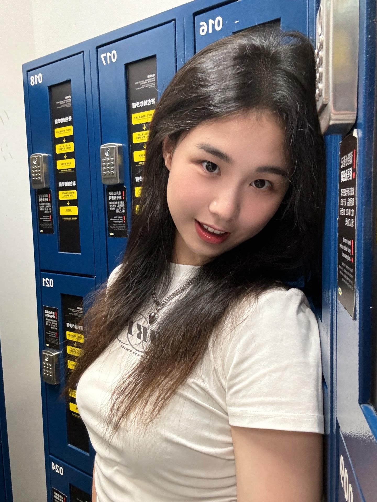 你再随便两嘴皮子上下一碰说喜欢我 我就捅死你