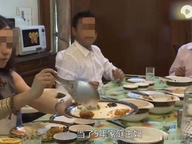这个嫁给印度的女的，在印度那边不仅操持家务，还因为每年生儿子被印度婆婆嫌弃，特别
