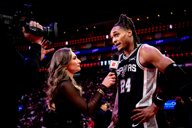 晚安马刺 别为琐事焦虑，生活本就不会事事如意，从来都是泥沙俱下，鲜花与荆棘并肩同