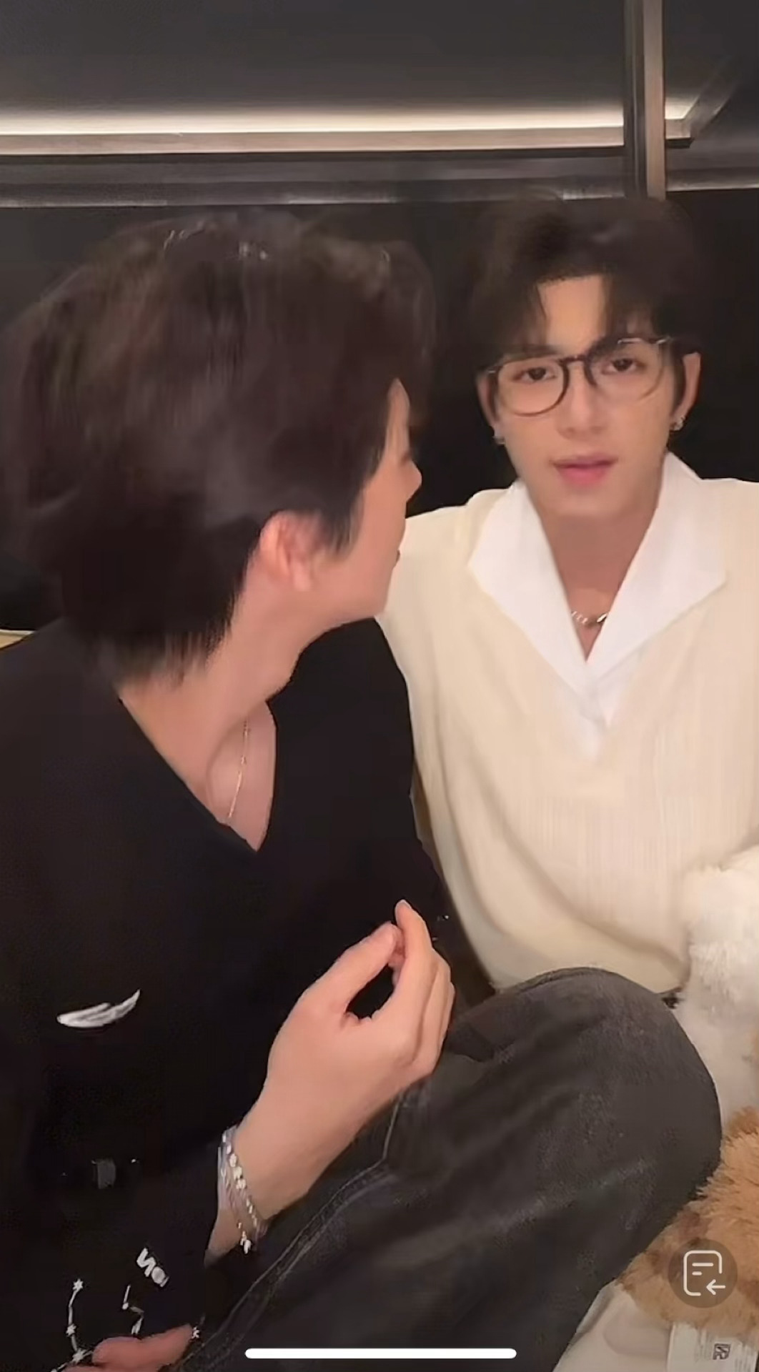 ？老婆张嘴就来……“老婆的眼镜歪了” ​​​