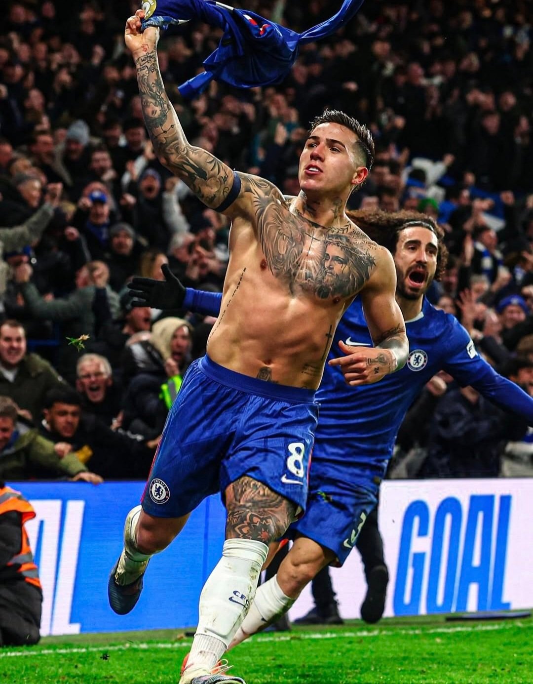 恩佐·费尔南德斯是个爱作秀的球员。尤其是切尔西输球（落后）的时候，我们看到他挑起