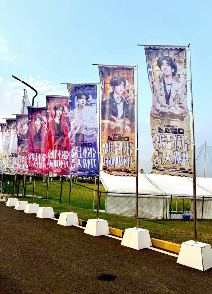 张桂源新剧无人机应援 张桂源我们的少年时代2开机排面 张桂源新剧无人机应援，张桂