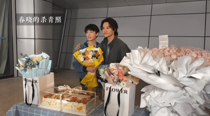 王凯彭昱畅欧豪新剧杀青 《交锋》杀青啦，感觉这又将是一部神作！王凯、彭昱畅、欧豪