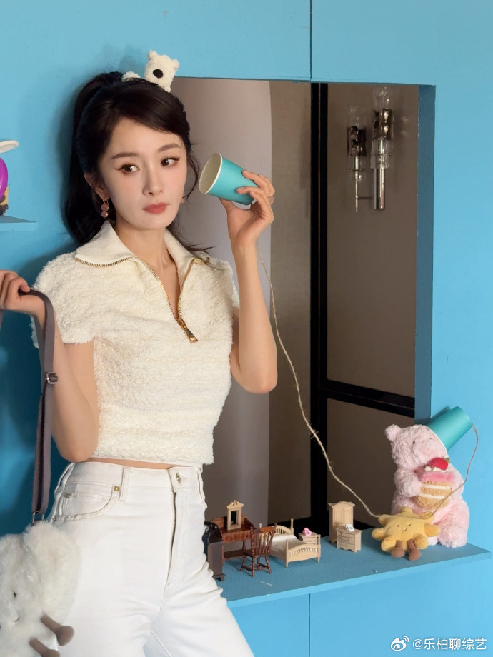 杨幂的工作状态 杨幂的工作状态真的也太好了吧，完全就是女大学生的即视感呀，看到这