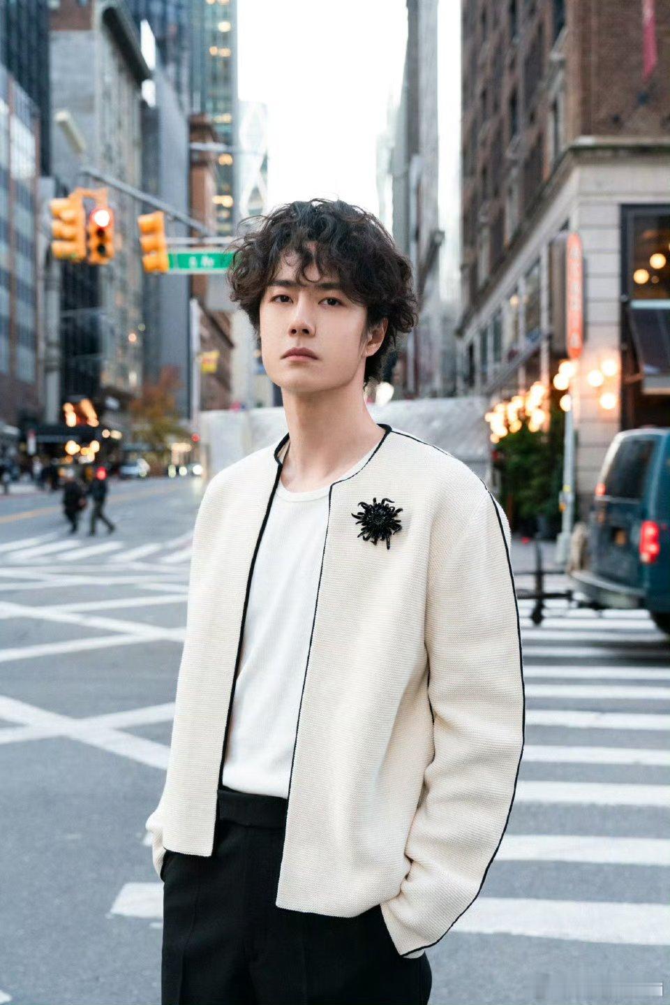 王一博chanel纽约大秀造型预热造型，这次造型来自 2026 春夏新季系列，内