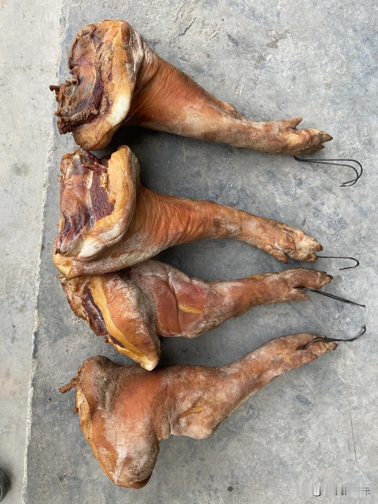 我到底是干嘛的，是拍三农视频的？还是卖农产品的？其实我就是一个卖农产品的。视频只
