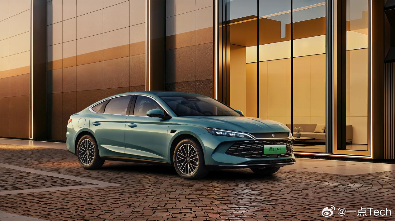 比亚迪秦家族狂揽 2025 年紧凑级 + 中级轿车双料年度销冠！秦 PLUS 以