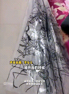 女子在整理孩子房间时，发现一把透明塑料雨伞上满是用黑笔画的痕迹。她拿着雨伞转来转