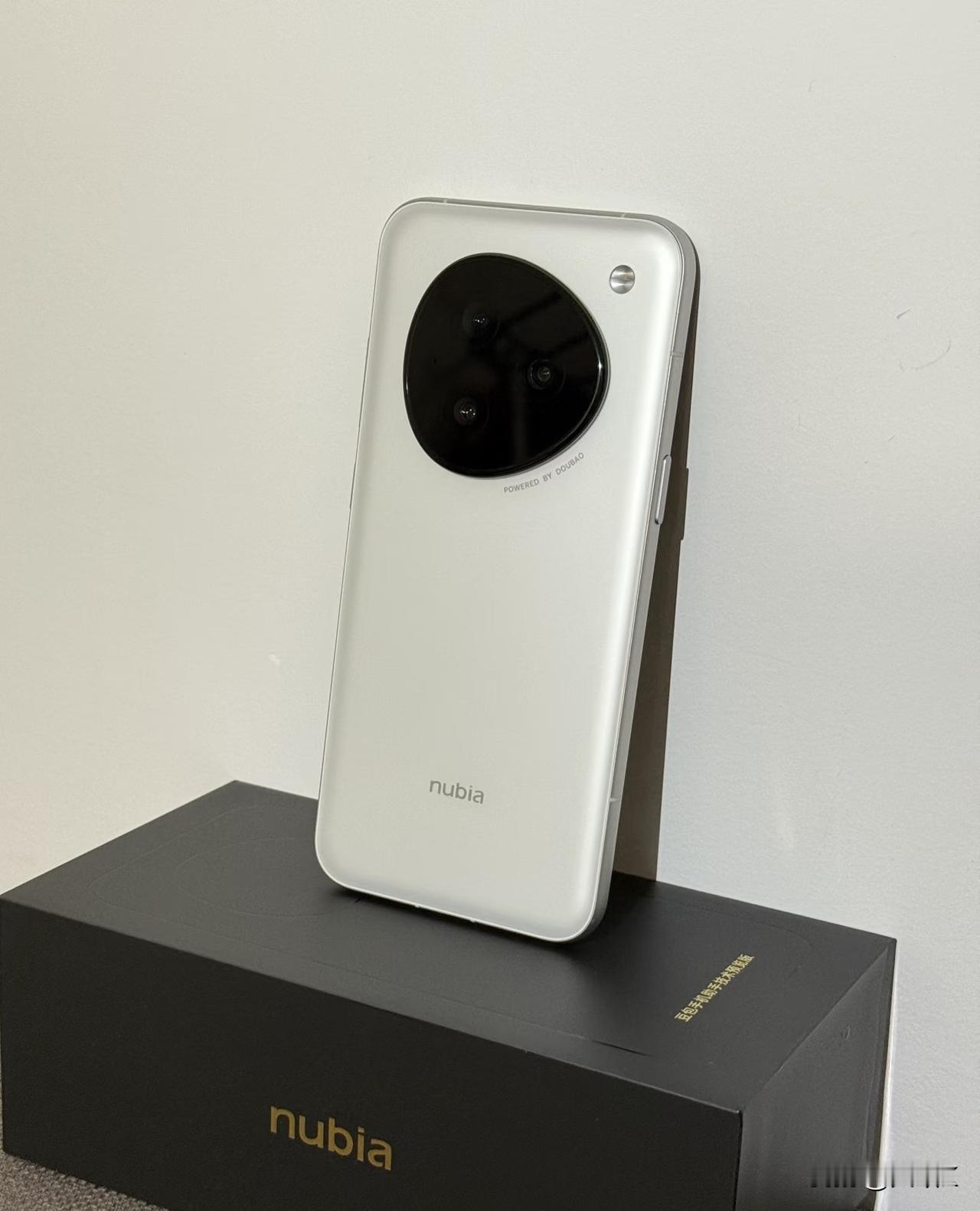 豆包AI手机：字节正在“架空”超级app？
豆包手机一出来，周鸿祎说豆包手机会拿