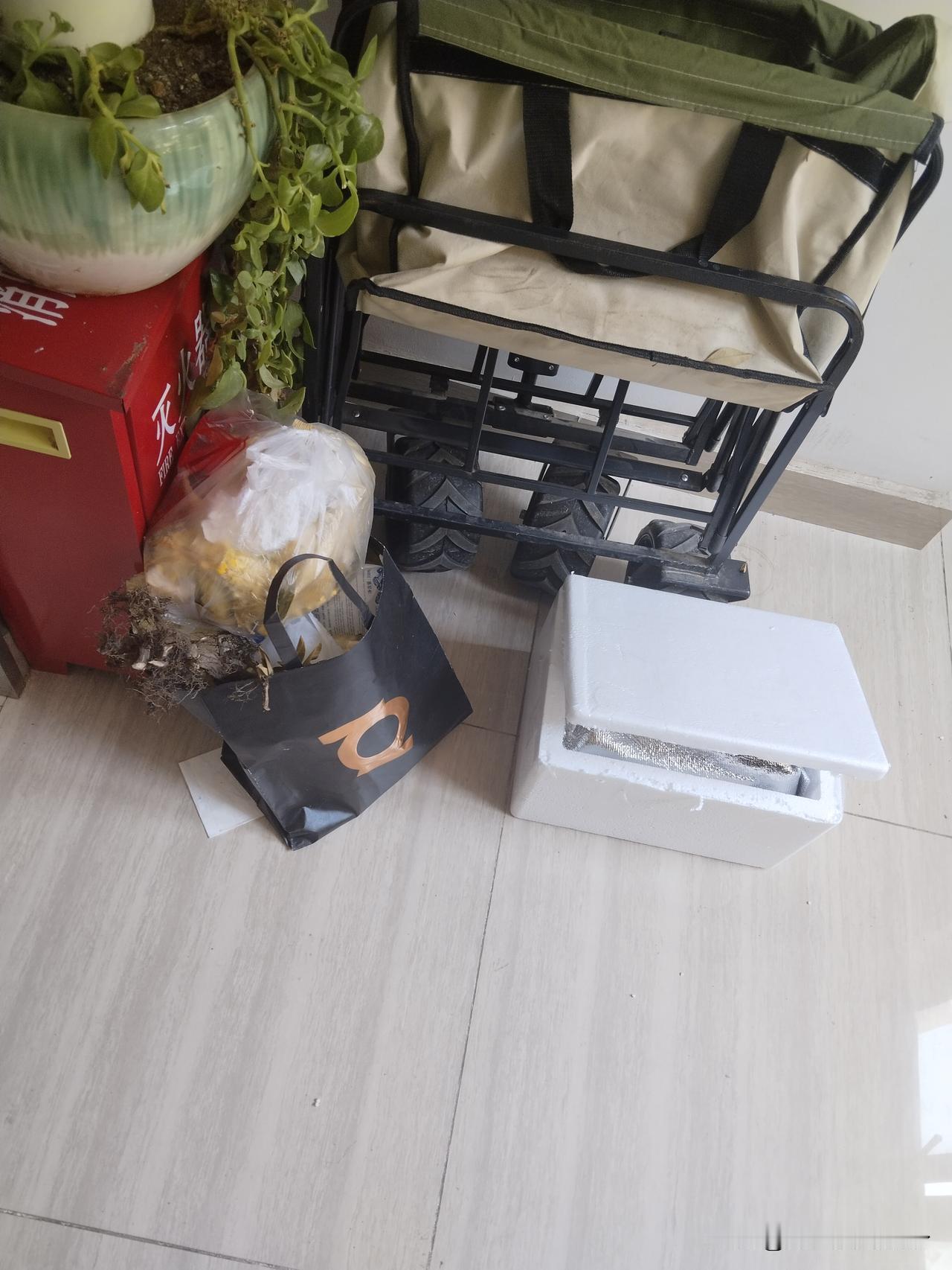 老公负债一百多万,我怎么办?
是选择逃避，离婚然后分道扬镳，各奔东西，留下可怜的
