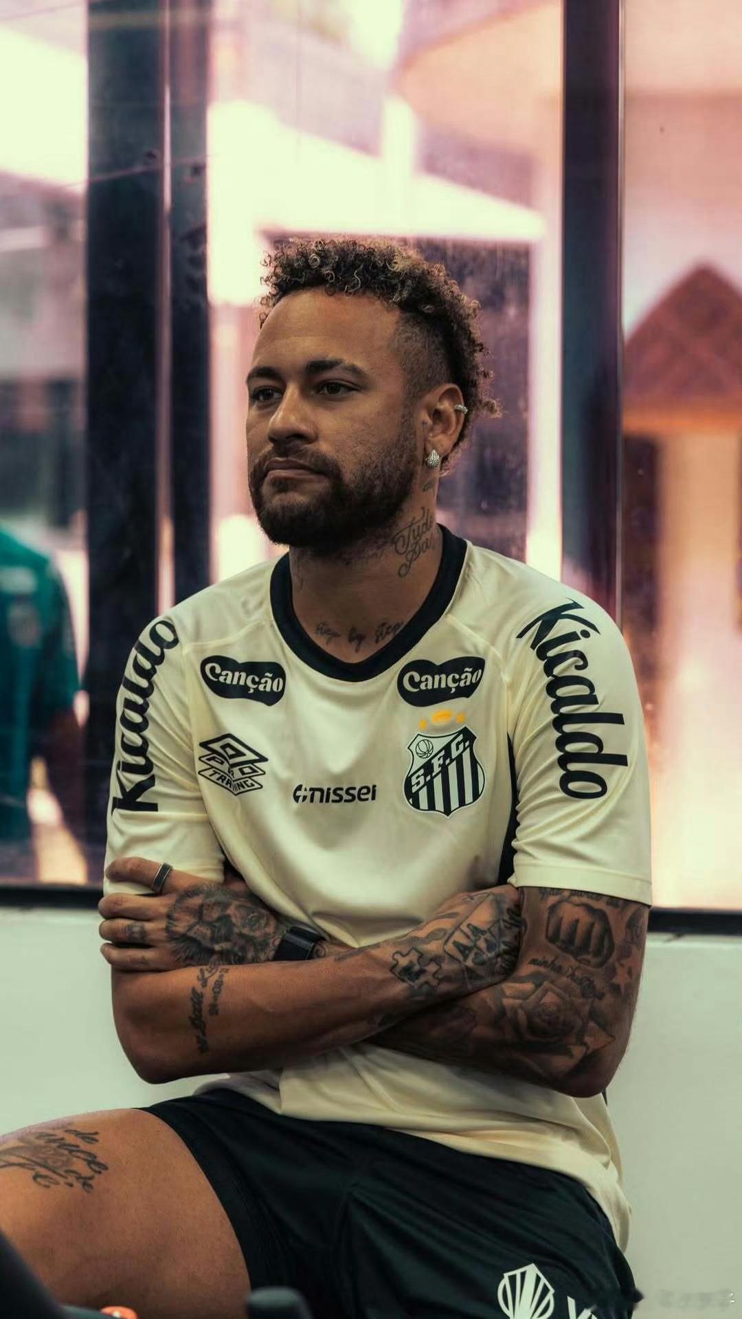 内马尔内马尔 这新训练服是挺好看的！ 