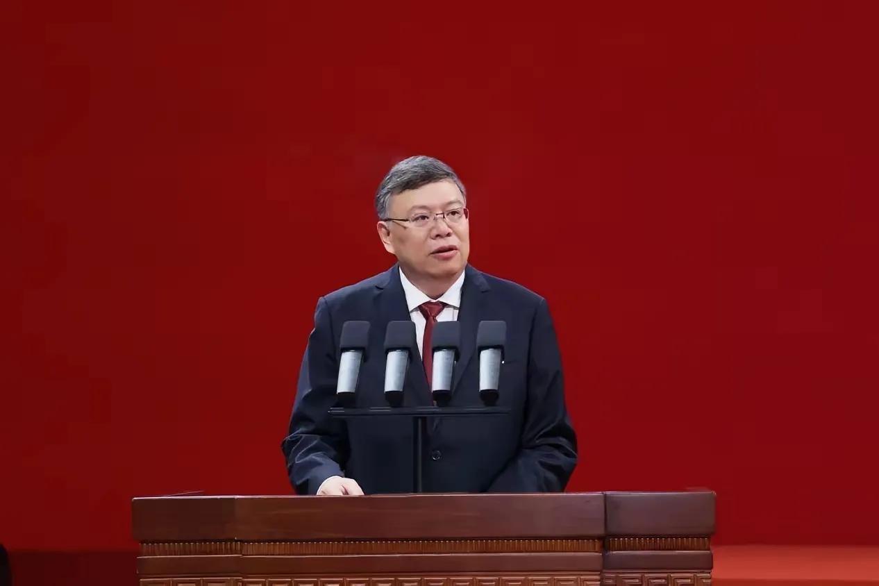 华科校长在今天新生开学典礼上列举了该校3位大师：崔崑院士、罗俊院士、协和医院董念
